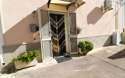 Kyma'S House: Porta, Vaso Di Fiori, Porta A Casa, Pianta Della Casa, Balcone