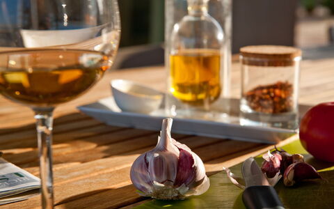 Villa Carovi: Tavola, Cibo, Ingrediente, Barware, Bicchiere Di Vino, Bicchieri, Stemware