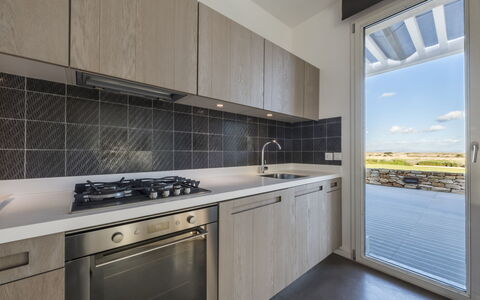 Villa Carovi: Cucina, Controsoffitto, Pavimentazione, Apparecchio Major, Cabinetry, Elettrodomestico Da Cucina, Soffitto, Piastrella, Cucina Stufa