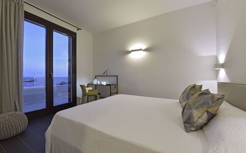 Villa Stornella: Interior Design, Legna, Pavimentazione, Pavimento, Mobilia, Camera Da Letto, Illuminazione, Soffitto, Camera, Letto