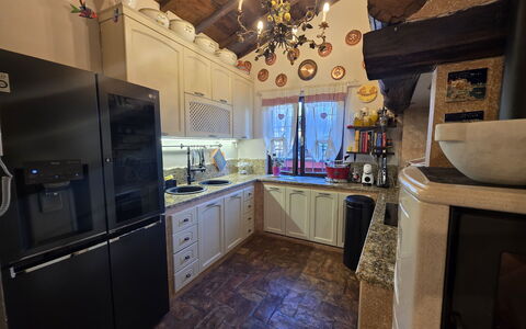 Il Casale di San Jacopo con Piscina Privata: Cucina, Mobilia, Interior Design, Pavimentazione, Controsoffitto, Legna, Apparecchio Major, Cabinetry, Pavimento, Elettrodomestico Da Cucina