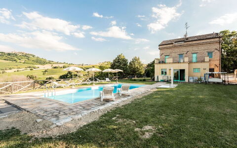 Villa Checco: Piscina, Estate, Villa, Dimora, Agriturismo, Hotel