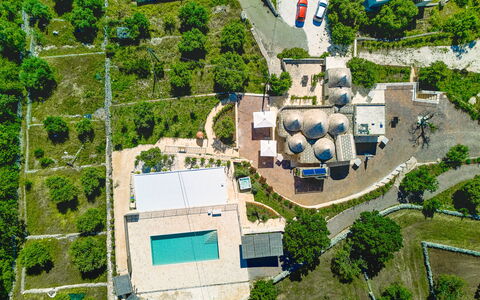 Trullo Miravista Valle D'Itria: Piscina, Visione Globale, Fotografia Aerea, Zona Residenziale, Paesaggio, Ricorrere, Urban Design, Estate, Landscaping, Sobborgo