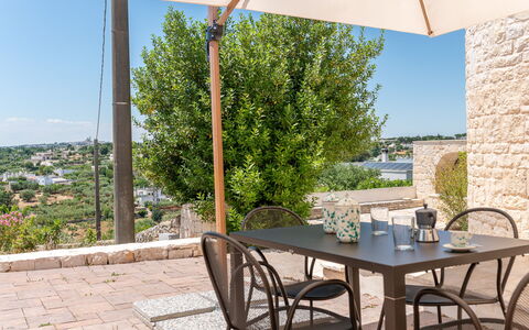 Trullo Miravista Valle D'Itria: Mobilia, Mobili Da Esterno, Sedia, Tavolo, Tavolo Esterno, Cucina & Sala Da Pranzo Tavolo, Vaso Di Fiori, Terrazza, Tavolino Da Caffè, Giardino