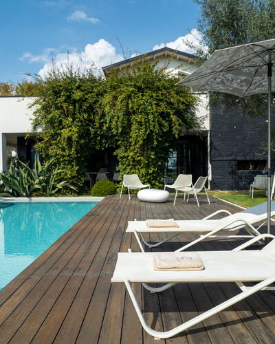 Idea 18: Piscina, Ricorrere, Mobili Da Esterno, Mobilia, Eco Hotel, Shade, Sedia, Lettino, Villa, Pianta Della Casa