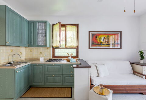 Veranda sul Conero: Mobilia, Interior Design, Cabinetry, Pavimentazione, Legna, Cucina, Controsoffitto, Pavimento, Elettrodomestico Da Cucina, Camera