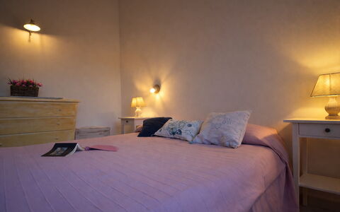 Appartamento Tamara, Budoni: Letto, Camera Da Letto, Lenzuolo, Mobilia, Bedding, Interior Design, Biancheria, Camera, Soffitto, Illuminazione