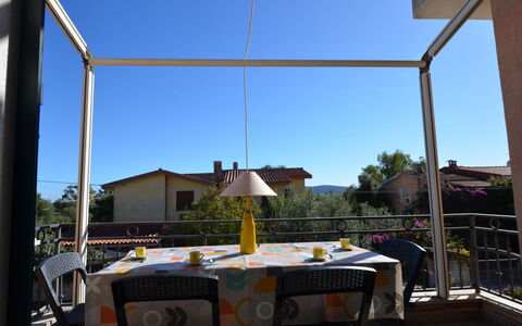 Appartamento Agrustos, Wifi, Ac: Mobilia, Sedia, Shade, Mobili Da Esterno, Struttura Esterna, Bicchiere, Tavolo Esterno, Balcone, Pianta Della Casa, Portico