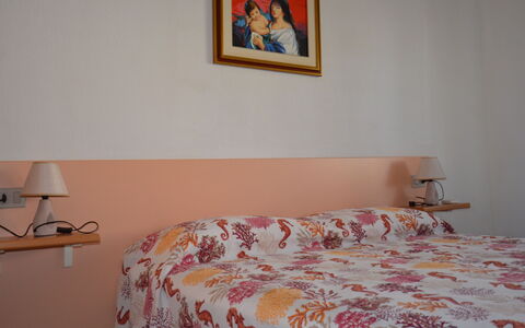 Appartamento Agrustos, Wifi, Ac: Letto, Mobilia, Camera Da Letto, Bedding, Lenzuolo, Parete, Interior Design, Biancheria, Camera, Legna
