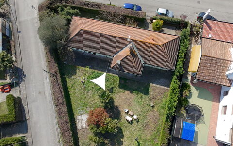 Villa Camerini, Nature, Bikes and Beaches: Zona Residenziale, Casa, Tetto, Quartiere, Casa, Lotto, Sobborgo, Landscaping, Estate, Giardino