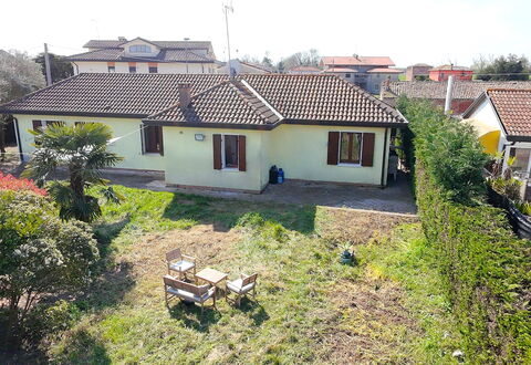 Villa Camerini, Nature, Bikes and Beaches: Costruzione, Casa, Zona Residenziale, Tetto, Casa, Villetta, Insediamento Umano, Sobborgo, Estate, Driveway