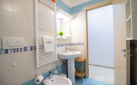 Villa i Gabbiani Otranto: Interior Design, Pavimentazione, Pavimento, Camera, Soffitto, Mobilia, Idraulico Fixture, Appartamento, Lavello, Lavandino Del Bagno