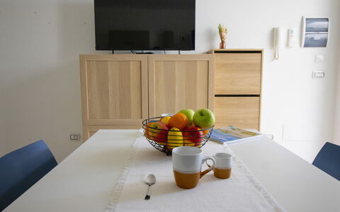 Villa i Gabbiani Otranto: Mobilia, Legna, Interior Design, Camera, Color Legno, Sedia, Latifoglie, Pianta Della Casa, Cabinetry, Credenza