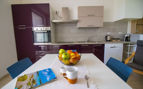 Villa i Gabbiani Otranto: Mobilia, Pavimentazione, Interior Design, Legna, Apparecchio Major, Elettrodomestico Da Cucina, Cucina, Pavimento, Controsoffitto, Camera