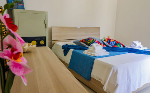 Elaia'S House Cannole: Mobilia, Interior Design, Pavimento, Pavimentazione, Camera Da Letto, Letto, Legna, Lenzuolo, Tessile, Camera