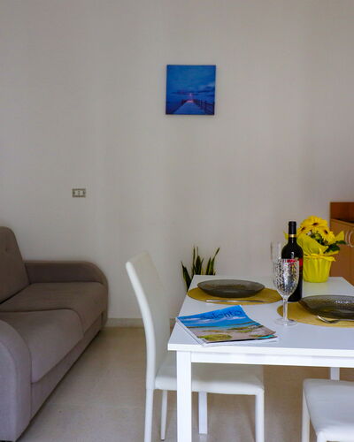 Elaia'S House Cannole: Legna, Pavimentazione, Interior Design, Pavimento, Appartamento, Color Legno, Latifoglie, Sedia, Soggiorno