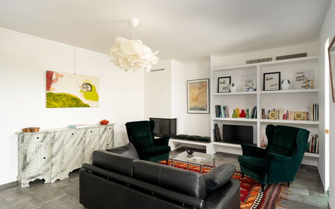 Villa Ombrone: Mobilia, Interior Design, Parete, Pavimentazione, Pavimento, Divano, Soffitto, Camera, Soggiorno, Legna