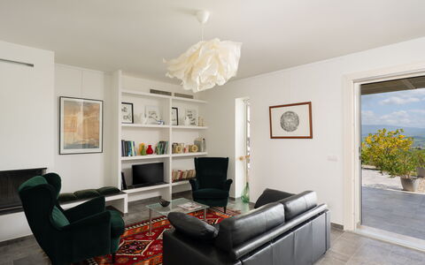Villa Ombrone: Mobilia, Interior Design, Parete, Pavimentazione, Pavimento, Divano, Soffitto, Soggiorno, Camera, Legna
