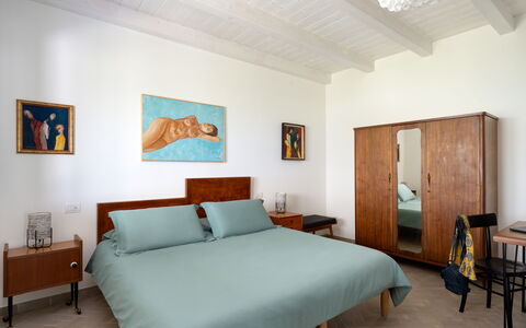 Villa Ombrone: Letto, Mobilia, Camera Da Letto, Parete, Pavimentazione, Interior Design, Pavimento, Bedding, Legna, Lenzuolo