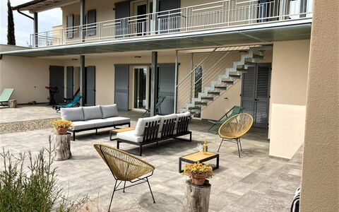 Villa Ombrone: Mobilia, Mobili Da Esterno, Sedia, Materiale Composito, Shade, Tavolo Esterno, Terrazza, Balcone, Struttura Esterna, Design
