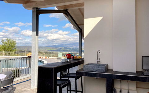 Villa Ombrone: Mobilia, Sedia, Mobili Da Esterno, Soffitto, Shade, Cucina & Sala Da Pranzo Tavolo, Controsoffitto, Bicchiere, Cucina, Lampada