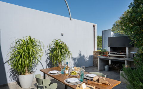 Villa Ombrone: Mobilia, Mobili Da Esterno, Tavolo, Sedia, Vaso Di Fiori, Tavolo Esterno, Cucina & Sala Da Pranzo Tavolo, Shade, Pianta Della Casa, Giardino