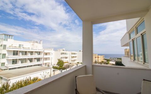 Anisia'S Home Otranto: Appartamento, Architettura, Zona Residenziale, Condominio, Balcone, Uso Misto, Hotel, Attico, Ricorrere