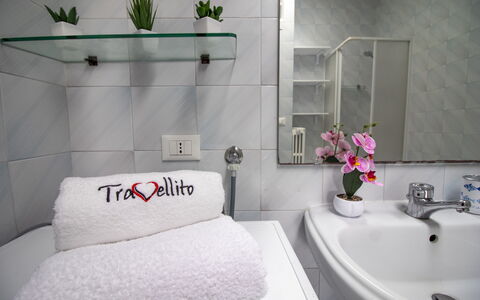 Anisia'S Home Otranto: Interior Design, Camera, Lavandino Del Bagno, Idraulico Fixture, Idraulico, Biancheria, Lavello, Rubinetto, Pianta Della Casa