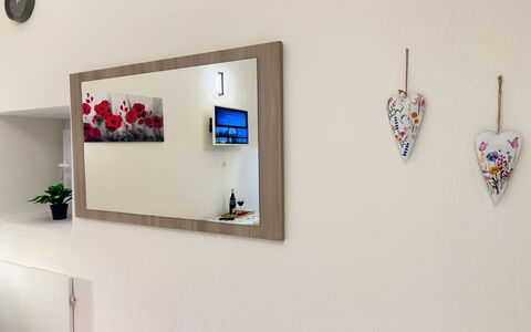 Studio Piccolo al Verticale - Levanto: Parete, Interior Design, Cornice, Camera, Specchio, Soggiorno, Dipingere, Arte Moderna, Gesso