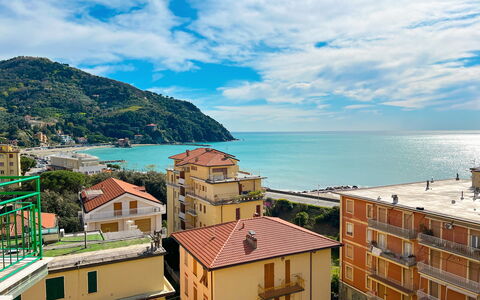 Studio Piccolo al Verticale - Levanto: Zona Residenziale, Collina, Costiera E Morfologie Oceanic, Mare, Insediamento Umano, Costa, Balcone, Appartamento, Hill Station, Sobborgo