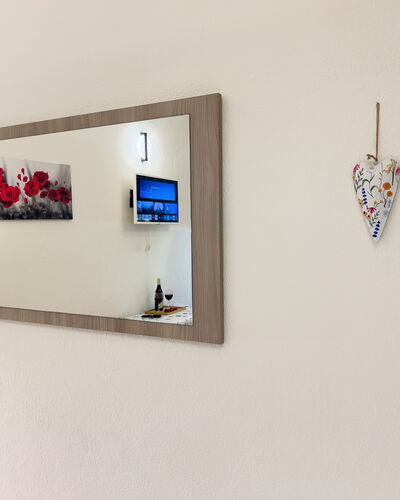 Studio Piccolo al Verticale - Levanto: Parete, Interior Design, Cornice, Camera, Specchio, Soggiorno, Dipingere, Arte Moderna, Gesso