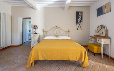 House in Sassa, Historic Tuscany Village, View: Mobilia, Parete, Camera Da Letto, Pavimentazione, Interior Design, Letto, Legna, Pavimento, Lenzuolo, Camera