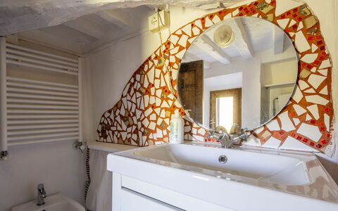 House in Sassa, Historic Tuscany Village, View: Idraulico Fixture, Idraulico, Rubinetto, Bagno, Specchio, Piastrella
