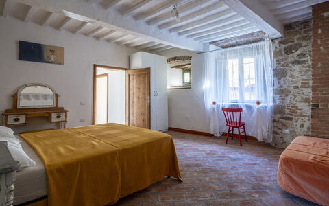 House in Sassa, Historic Tuscany Village, View: Mobilia, Parete, Camera Da Letto, Letto, Legna, Pavimentazione, Interior Design, Soffitto, Lenzuolo, Pavimento