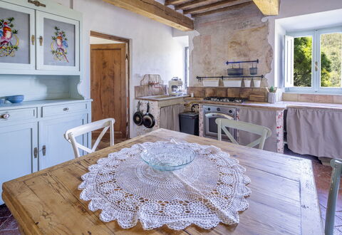 House in Sassa, Historic Tuscany Village, View: Mobilia, Interior Design, Pavimentazione, Legna, Tavolo, Sedia, Pavimento, Cucina, Cucina & Sala Da Pranzo Tavolo, Camera