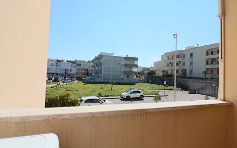 Myriam: Appartamento, Zona Residenziale, Architettura, Insediamento Umano, Urban Design, Condominio, Balcone, Car Famiglia, Parcheggio, Vettura Mid-Size