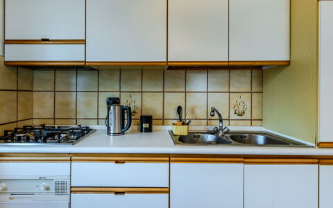 Lidia: Cucina, Elettrodomestico Da Cucina, Controsoffitto, Apparecchio Major, Interior Design, Legna, Cabinetry, Cucina Stufa, Lavandino Della Cucina, Stufa