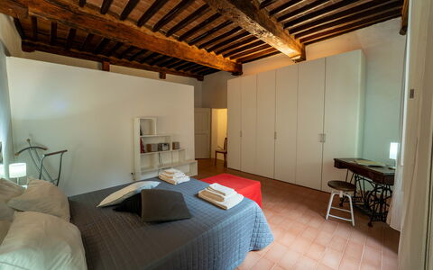 Le Loggine del Pignatello Apartment, Siena City: Parete, Mobilia, Interior Design, Pavimentazione, Legna, Camera Da Letto, Pavimento, Soffitto, Letto, Camera