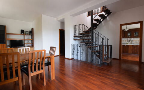 Villa Margi: Pavimentazione, Pavimento, Interior Design, Pavimento In Legno, Legna, Camera, Pavimento Laminato, Soffitto, Casa, Latifoglie