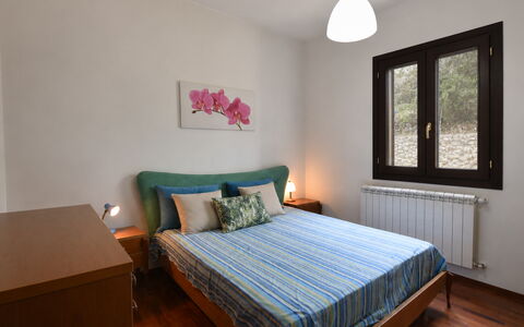 Villa Margi: Letto, Mobilia, Interior Design, Bedding, Camera Da Letto, Lenzuolo, Parete, Camera, Legna, Pavimento