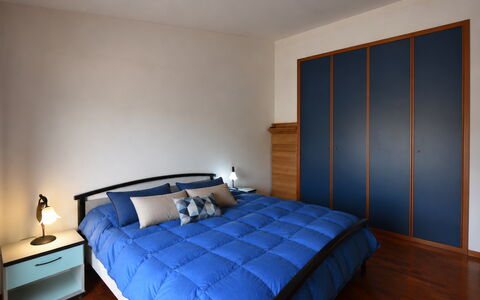 Villa Margi: Letto, Camera Da Letto, Mobilia, Interior Design, Bedding, Lenzuolo, Legna, Pavimentazione, Camera, Pavimento