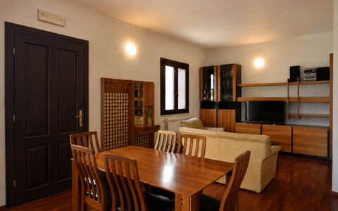 Villa Margi: Mobilia, Pavimentazione, Interior Design, Pavimento, Legna, Soffitto, Pavimento In Legno, Tavolo, Camera, Illuminazione