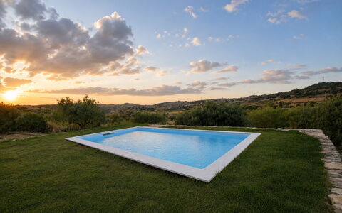 Villa Margi: Blu, Piscina, Agriturismo