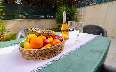 Amanda: Frutta, Tavola, Mobilia, Cibo, Produrre, Tavolo, Serveware, Ingrediente, Tovaglia
