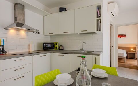 Antica Corte: Interior Design, Controsoffitto, Cucina, Pavimentazione, Soffitto, Apparecchio Major, Mobilia, Pavimento, Elettrodomestico Da Cucina, Lavello