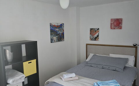 The Heritage Home: Mobilia, Letto, Camera Da Letto, Bedding, Parete, Interior Design, Lenzuolo, Pavimento, Camera, Biancheria