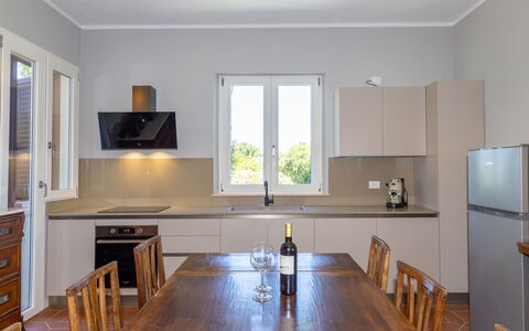 Rose Adriano Home: Mobilia, Interior Design, Cucina, Pavimentazione, Cabinetry, Controsoffitto, Elettrodomestico Da Cucina, Legna, Soffitto, Pavimento