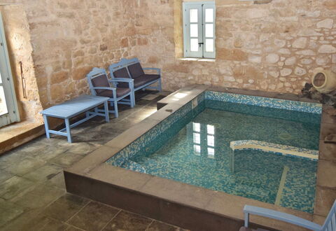 Villa Fontanazza: Pavimentazione, Pavimento, Materiale Composito, Vasca Da Bagno, Piscina, Piastrella, Idraulico Fixture, Ricorrere, Hotel