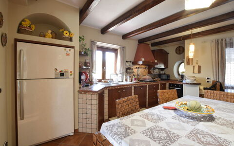 Villa Ina: Mobilia, Interior Design, Parete, Pavimentazione, Legna, Soffitto, Cucina, Camera, Sedia, Cucina & Sala Da Pranzo Tavolo