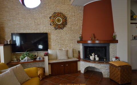 Villa Ina: Mobilia, Interior Design, Parete, Legna, Pavimentazione, Camera, Illuminazione, Soggiorno, Pavimento, Casa
